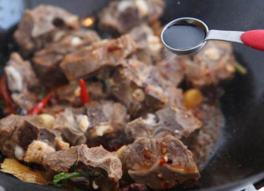 生抽和老抽哪個好?生抽和老抽的區別和用法