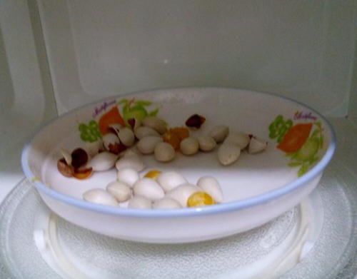 用微波爐給白果去殼步驟圖解:1分鐘白果去掉外殼法4