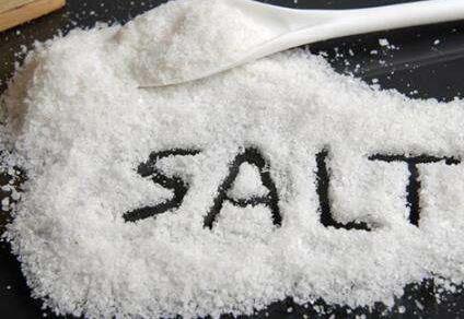 如何防止衣服掉色 白糖鹽白醋防止衣服掉色的小竅門