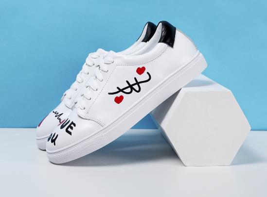 鞋子里面長霉斑怎么洗掉?鞋子沾了502膠水怎么去掉?