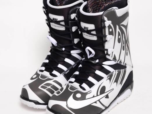 滑雪鞋是直接穿還是套著鞋穿?滑雪鞋的尺碼是要?jiǎng)偤眠是小一點(diǎn)好?