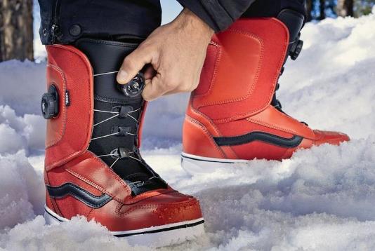 滑雪鞋是直接穿還是套著鞋穿?滑雪鞋的尺碼是要?jiǎng)偤眠是小一點(diǎn)好?