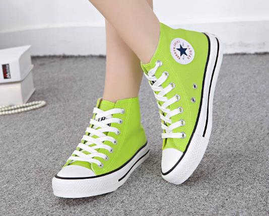 為什么帆布鞋穿久了會覺得變大了?白色帆布鞋上的泥巴印怎么洗干凈