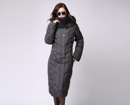 洗完的羽絨服有白印怎么辦?羽絨服隔年變黃了怎么洗干凈