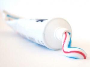 什么牙膏美白效果好?牙膏洗臉可以美白嗎?