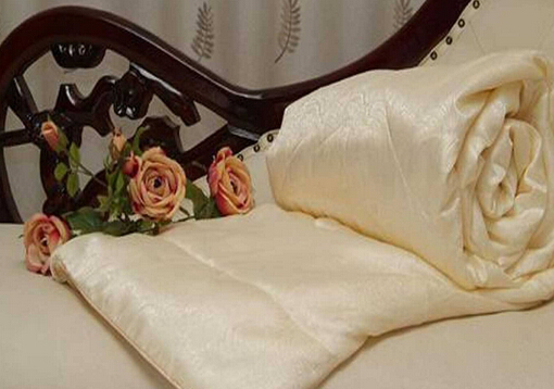 蠶絲被如何清潔保養(yǎng)?蠶絲被的好處