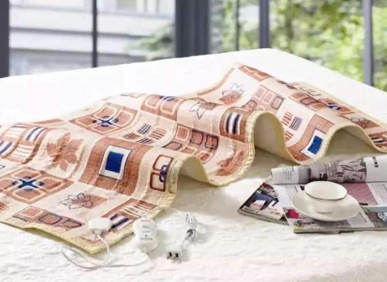 屋里冷放幾張電熱毯能取暖嗎?電熱毯可以掛著加熱嗎?