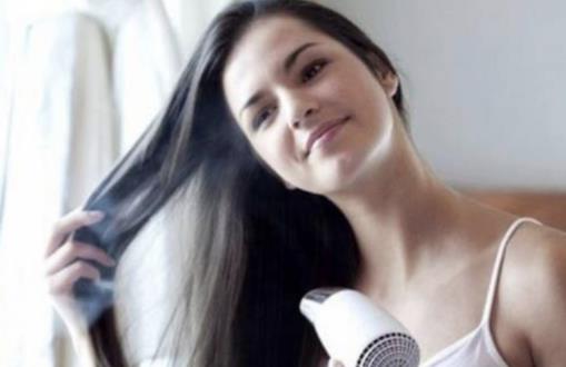 如何判斷是油性還是干性發(fā)質(zhì) 怎么判斷自己的發(fā)質(zhì)硬還是軟