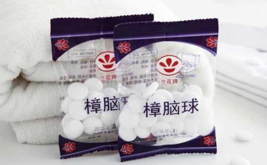 樟腦丸可以放在床上防螨蟲(chóng)嗎 樟腦丸對(duì)人體有害嗎