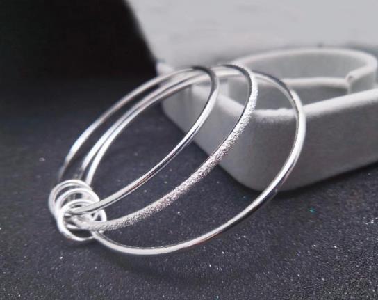 銀手鐲變黃了是怎么回事?銀手鐲戴左手好還是右手好?