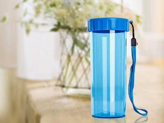 ?塑料杯子發黃用什么能洗白?塑料杯子發臭了怎么辦?