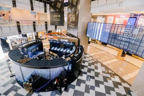 杜蕾斯001倍潤裝上市 跨界快閃聯名周邊引關注