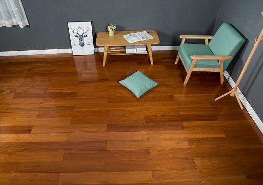 ľ�ذ����а�ɫ�ĺ��E����ȥ����ľ�ذ��Ϟ����·�������ô�k