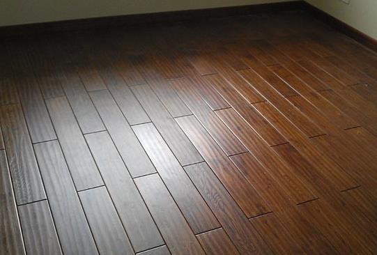 木地板泡水了還能恢復嗎?木地板油膩用什么去除