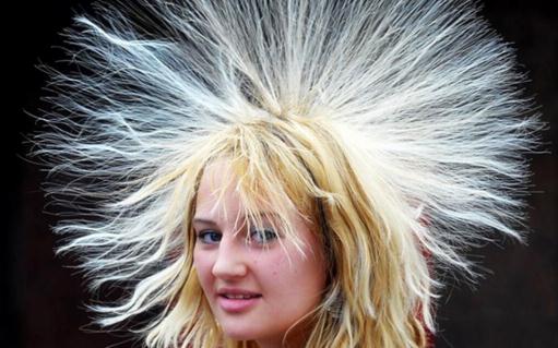 頭發靜電是什么原因 頭發靜電怎么立刻消除