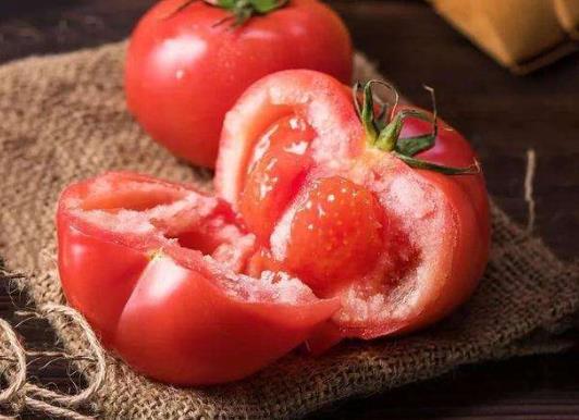 ?自己種西紅柿怎么避免西紅柿空心?西紅柿移栽緩苗需要幾天