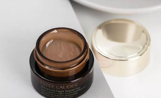 ?眼霜在護(hù)膚的第幾步用最好 眼霜可以用面霜代替嗎