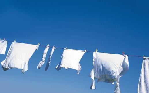 新買的衣服有味道是甲醛嗎 衣服上的甲醛洗洗能去掉嗎