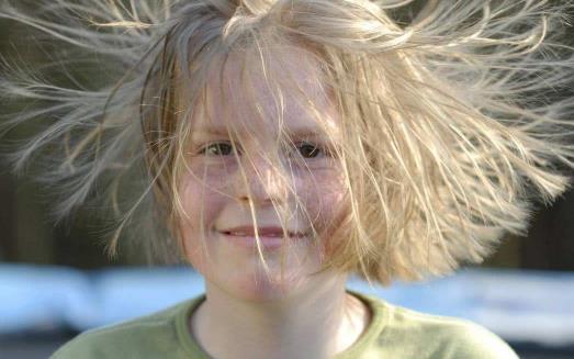 體質差的人靜電多是嗎 靜電和衣服材質有關系嗎