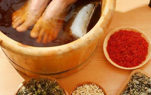 用艾葉泡腳一次用多少 用艾葉泡腳一個星期幾次最好