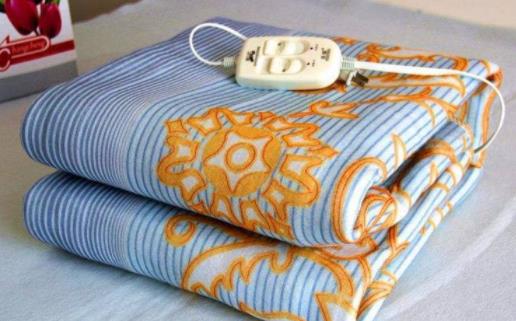 電熱毯有點(diǎn)大折一點(diǎn)能用嗎 電熱毯能開一夜嗎