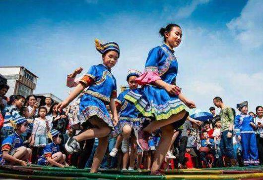 廣西農(nóng)歷三月三人們舉行什么活動?廣西三月三怎么放假