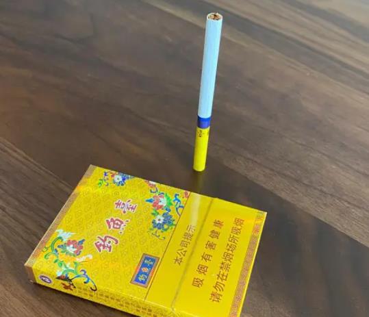 香煙放一年沒拆還能抽嗎?煙打開了放的時間長還能抽嗎