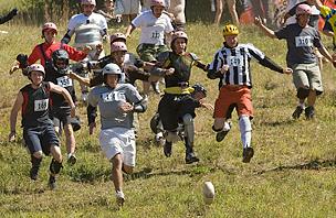 盤點(diǎn)世界10大怪異節(jié)日:英國格洛斯特郡追奶酪節(jié)