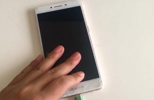 手機黑屏按哪都沒反應(yīng)怎么辦 手機黑屏但是有聲音怎么解決