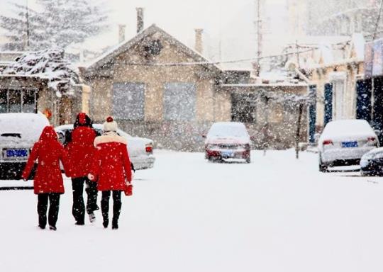 下雪天開車可以踩剎車嗎?下雪天開車開暖風(fēng)還是冷風(fēng)?