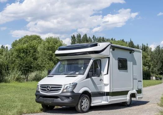 房車能載多少人上高速?房車可以停在小區(qū)住人嗎