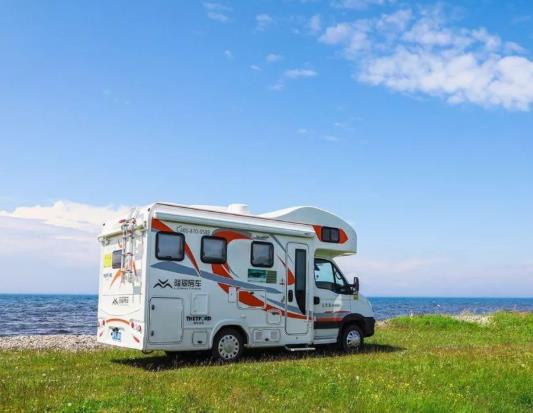 房車能載多少人上高速?房車可以停在小區(qū)住人嗎