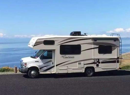 房車能載多少人上高速?房車可以停在小區(qū)住人嗎