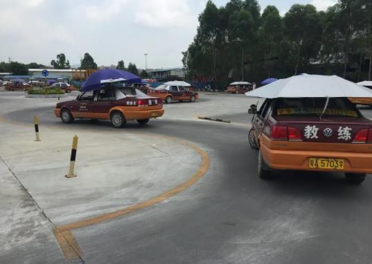 中途放棄學車的人多嗎?為什么駕校建議女孩子學C2