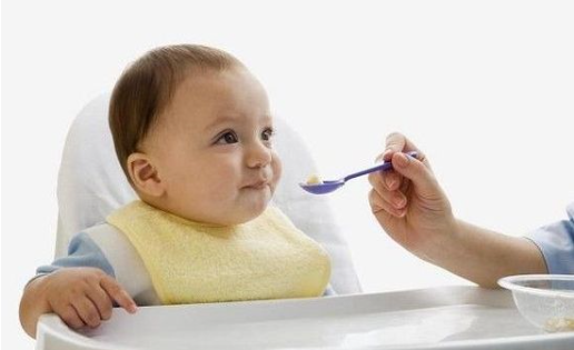 寶寶添加食鹽的注意事項(xiàng)有哪些?寶寶多大可以開(kāi)始吃鹽?