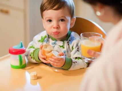 如何給寶寶補(bǔ)充維生素A?寶寶缺乏維生素A的癥狀