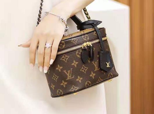 在lv專柜買包為什么要登記信息?lv專柜買包有盒子嗎?