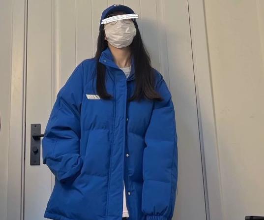 克萊因藍羽絨服配什么顏色的褲子?克萊因藍和寶藍色有什么區別嗎