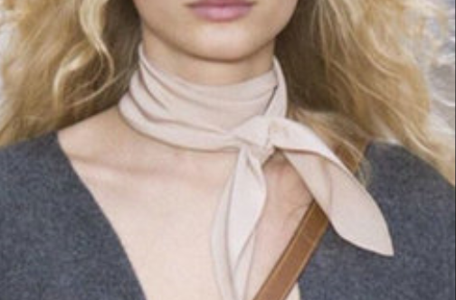 v領衣服怎么搭配?