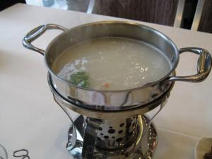 火鍋清湯比麻辣湯更傷身嗎?