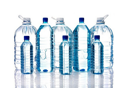 瓶裝水經(jīng)過暴曬后真的會變成“毒水”?