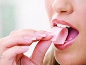 嚼口香糖的副作用-嚼口香糖會誘發頭痛