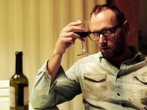 喝酒容易臉紅的人容易得酒精肝-什么是酒精肝?