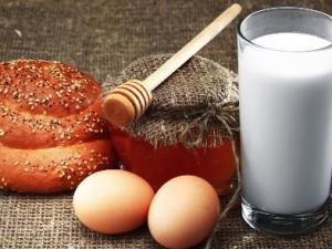 牛奶和蜂蜜能一起吃嗎?喝牛奶可以加蜂蜜嗎