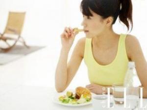 胃疼怎么辦?四種傷胃的飲食禁忌壞習(xí)慣