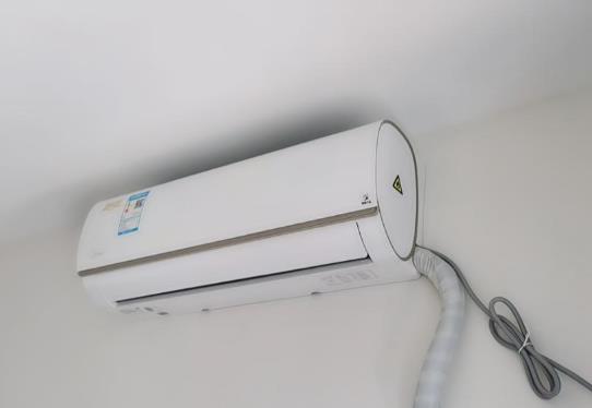 空調(diào)一級和三級哪個好?開空調(diào)忘記關(guān)門窗了耗多少電