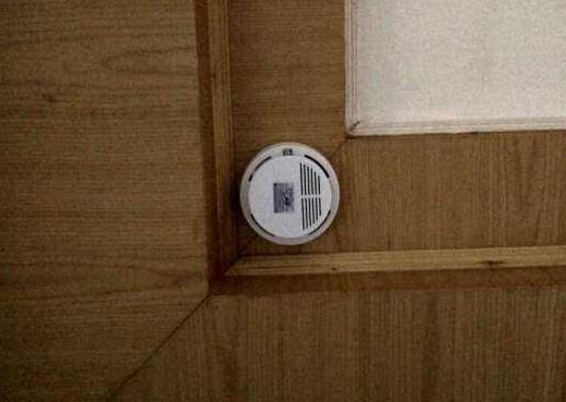 煙霧報(bào)警器能安裝在墻壁上嗎?煙霧報(bào)警器要幾根煙會(huì)報(bào)警