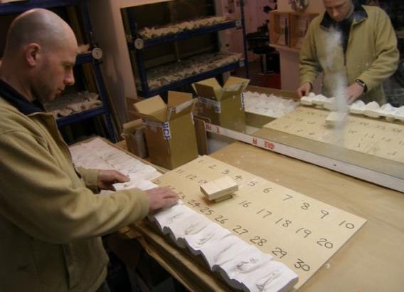 奇!英國男藝術家造女陰木耳長城