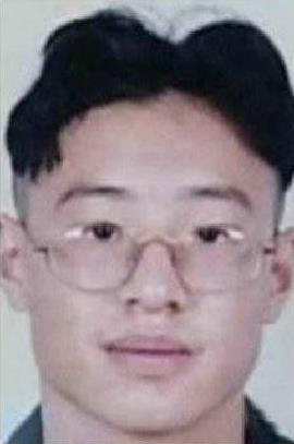 熱愛跳唱的潘瑋柏,超帥氣型格Style讓他有「潘帥」之稱。然后他親自放的出道前相片卻讓網民哭笑不得啊~網民還要很壞的說,他肥的時候有點像金正恩啊