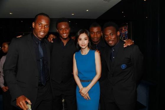 新聞:李冰冰訪問切爾西,和眾球星合照